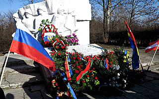 Umorzono sprawę znieważenia pomnika Czerniachowskiego